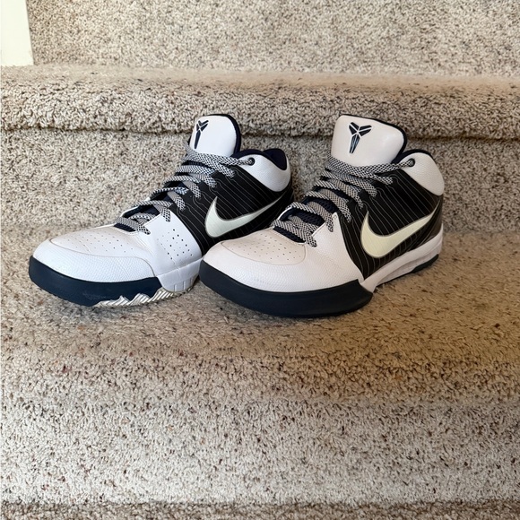 2009 Kobe 4, rare color way midnight blue 381947-115 - Picture 2 of 4